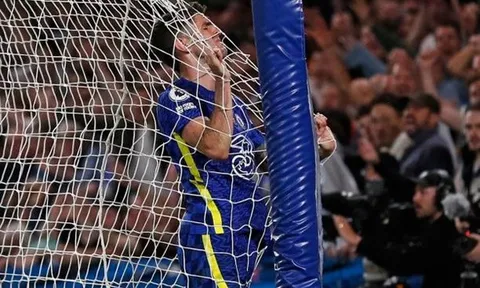 Pulisic tái hiện tình huống 'đi vào lòng đất' ở 2 trận chung kết với Liverpool