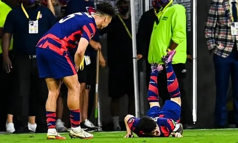 Câu chuyện cảm động sau pha ăn mừng kỳ lạ của Pulisic