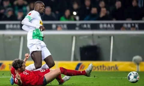 Chẳng còn gì đau đớn hơn khi Bayern đang bị chính hàng thủ "phản bội"
