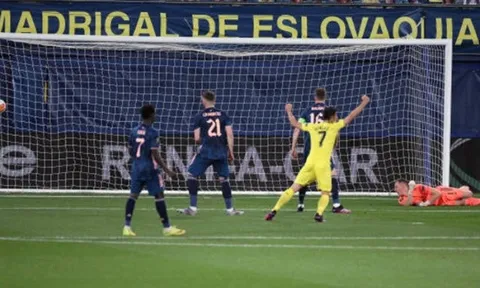 "Quá kém cỏi từ Arsenal"
