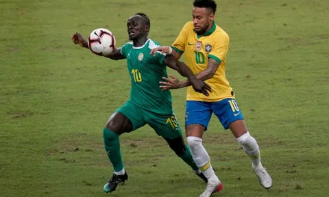 Quá kinh khủng, Sadio Mane biến 2 hậu vệ Brazil thành 'trò hề'