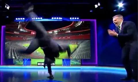 Quá phấn khích, huyền thoại Man City có hành động khó đỡ trên sóng truyền hình