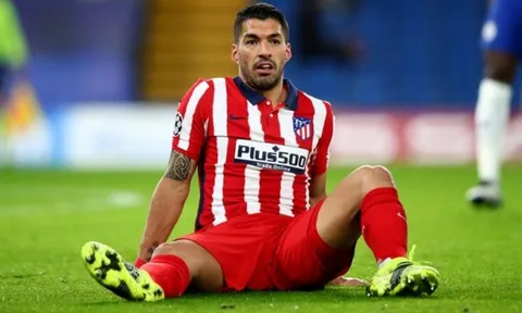Quá sức tệ hại, Luis Suarez đi vào lịch sử Champions League