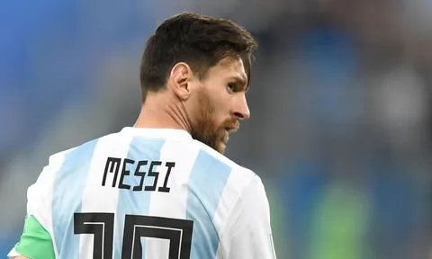 Quá tức tối, Messi hét: "Ông phá chúng tôi 2 lần"