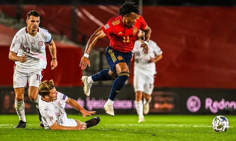 "Quái thú" NHA quá dữ dằn, húc đồng đội của Xhaka ngã chổng vó