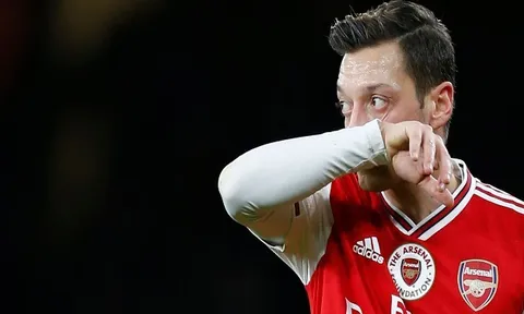 "Quái vật tuyến giữa" xuất hiện tại Arsenal, Ozil tìm thấy ánh sáng cuối đường hầm