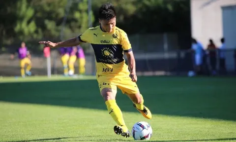 Quang Hải bỏ lỡ cơ hội ghi bàn trong ngày Pau FC bại trận