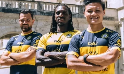 Quang Hải "cool ngầu", quảng bá áo đấu cho Pau FC