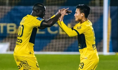 Quang Hải ra sân trong trận thắng 2-0 của Pau