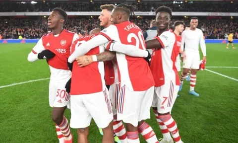 "Quên Man Utd đi, chúng ta sẽ đuổi theo Chelsea"