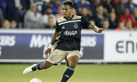 Ở rất gần M.U, Jurrien Timber gửi lời cảm ơn đến fan Ajax