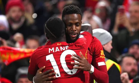 Điểm nhấn Liverpool 5-2 Everton: Lần đầu cho The Kop, Cái tên này đã quan trọng hơn Salah