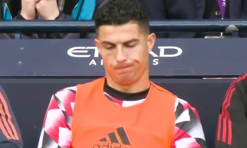 De Bruyne xin áo Ronaldo sau derby Manchester