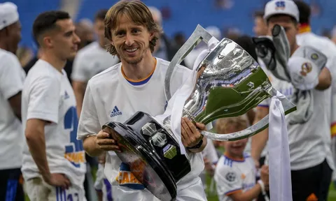 Hai đoạn kết trái ngược của Bale và Modric