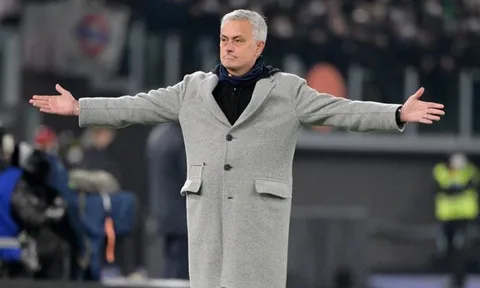 Roma thua Juventus dù dẫn 3-1