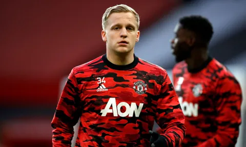 Sự chuyên nghiệp đang làm hại Van de Beek ở Man United