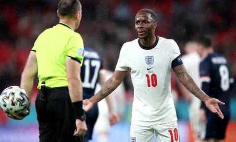 Raheem Sterling đáp trả chỉ trích từ người hâm mộ