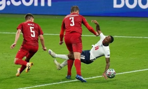 Raheem Sterling nói ra sự thật về quả penalty gây tranh cãi