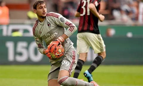 Raiola "bật đèn xanh" cho MU vụ Donnarumma