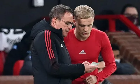 Rangnick lý giải tác động quan trọng của Van de Beek trước Villa