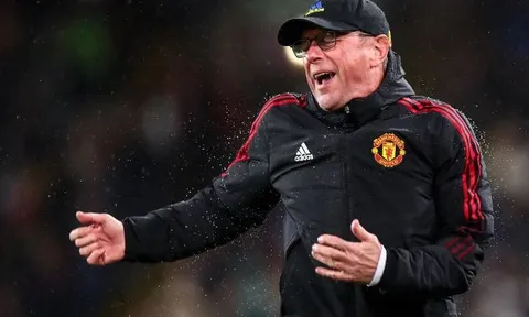 Ralf Rangnick than phiền khi các học trò chơi tiki-taka
