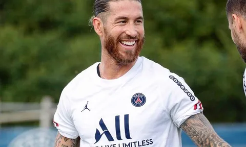 Ramos cười rạng rỡ, 4 thủ môn PSG dàn hàng trong khung gỗ