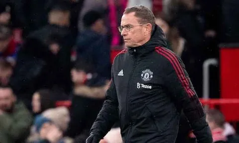 Cựu HLV Man Utd phơi bày bất đồng giữa thượng tầng và BHL