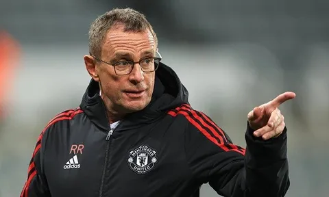 Ten Hag đến Old Trafford, Rangnick có động thái đầu tiên