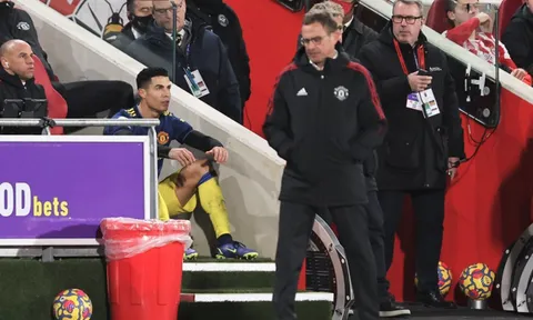 Rangnick chê MU yếu bóng vía, gồm cả Ronaldo