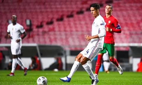Man Utd trả lương khủng, Varane từ chối Real Madrid