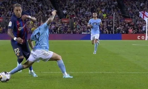 Raphinha nổi giận đùng đùng trong phòng thay đồ Barca