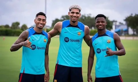 Raphinha rạng rỡ trong buổi tập đầu tiên cùng Barca