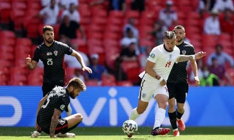 Rashford dùng 2 từ để khen Kalvin Phillips