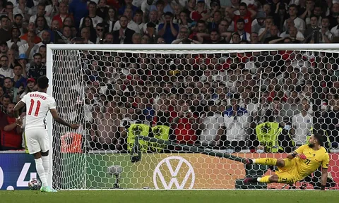 Rashford sa sút như thế nào?