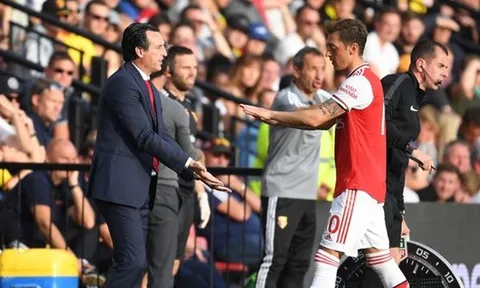 NÓNG! 'Sếp bự' Arsenal lên tiếng, nói lời gây sốc về mâu thuẫn Emery - Ozil