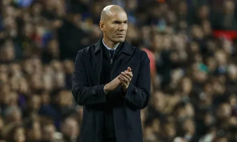 Real bay cao nhờ "gã khổng lồ" Zinedine Zidane!