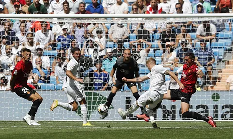 Real Madrid: Trái tim Valverde và cú vượt rào 52 mét