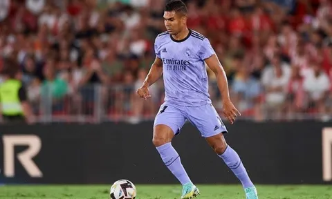 Real ra giá bán Casemiro cho Man United