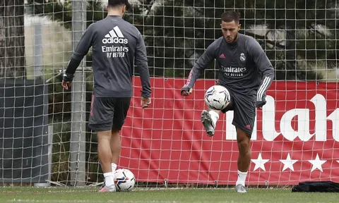 Real trước trận ra quân: Hazard tập riêng, Ramos khoe bắp chân lực sĩ