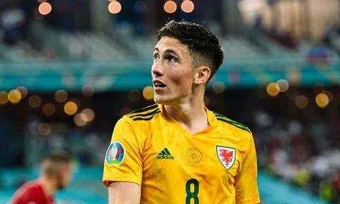 Hết EURO, Liverpool sẽ bán Torres 2.0