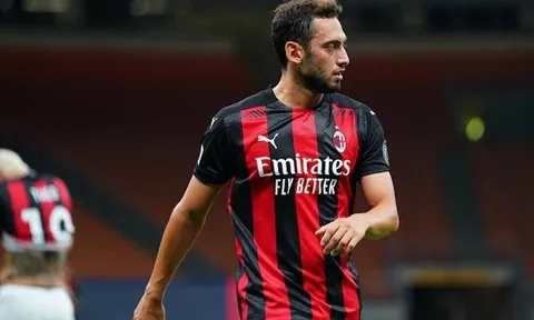 Rõ thực hư vụ Man Utd chiêu mộ Hakan Calhanoglu