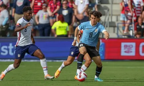 "Ten Hag sẽ quyết định cậu ấy ở lại M.U hay mang cho mượn"