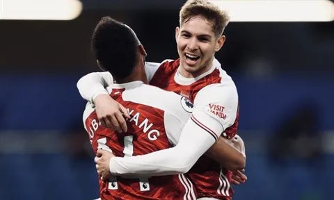 "Phù thủy nhỏ" thăng hoa, Arsenal tưởng thưởng bằng giao kèo dài hạn