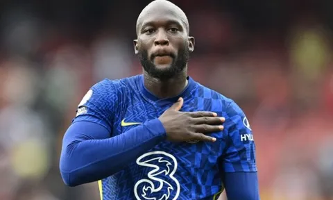 Rio Ferdinand: "Lukaku bắt nạt mọi người..."