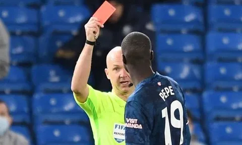 Rio Ferdinand: "Nicolas Pepe đã làm một điều ngu ngốc"