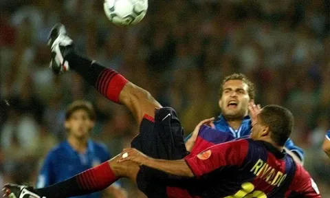 Rivaldo lập siêu phẩm vào lưới Real Valladolid