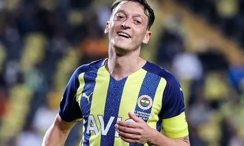 Rõ tương lai Ozil sau khi bị loại khỏi đội một