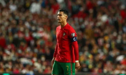 Ronaldo trở thành vấn đề nhạy cảm ở cả M.U và Bồ Đào Nha