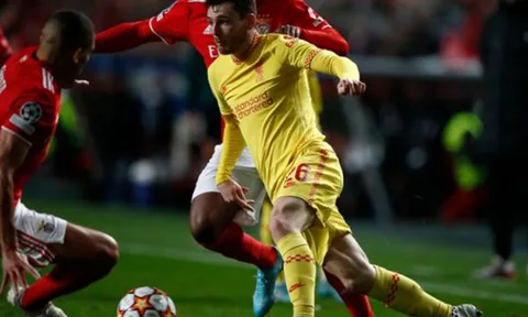 Robertson lên án hành động xấu của CĐV Benfica