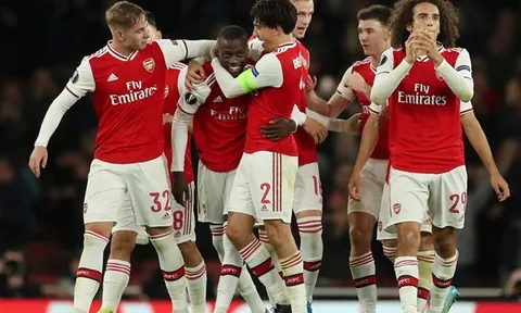 Arsenal 'hút chết', Persie chỉ trích Emery và nói thẳng điểm yếu 'chí mạng'